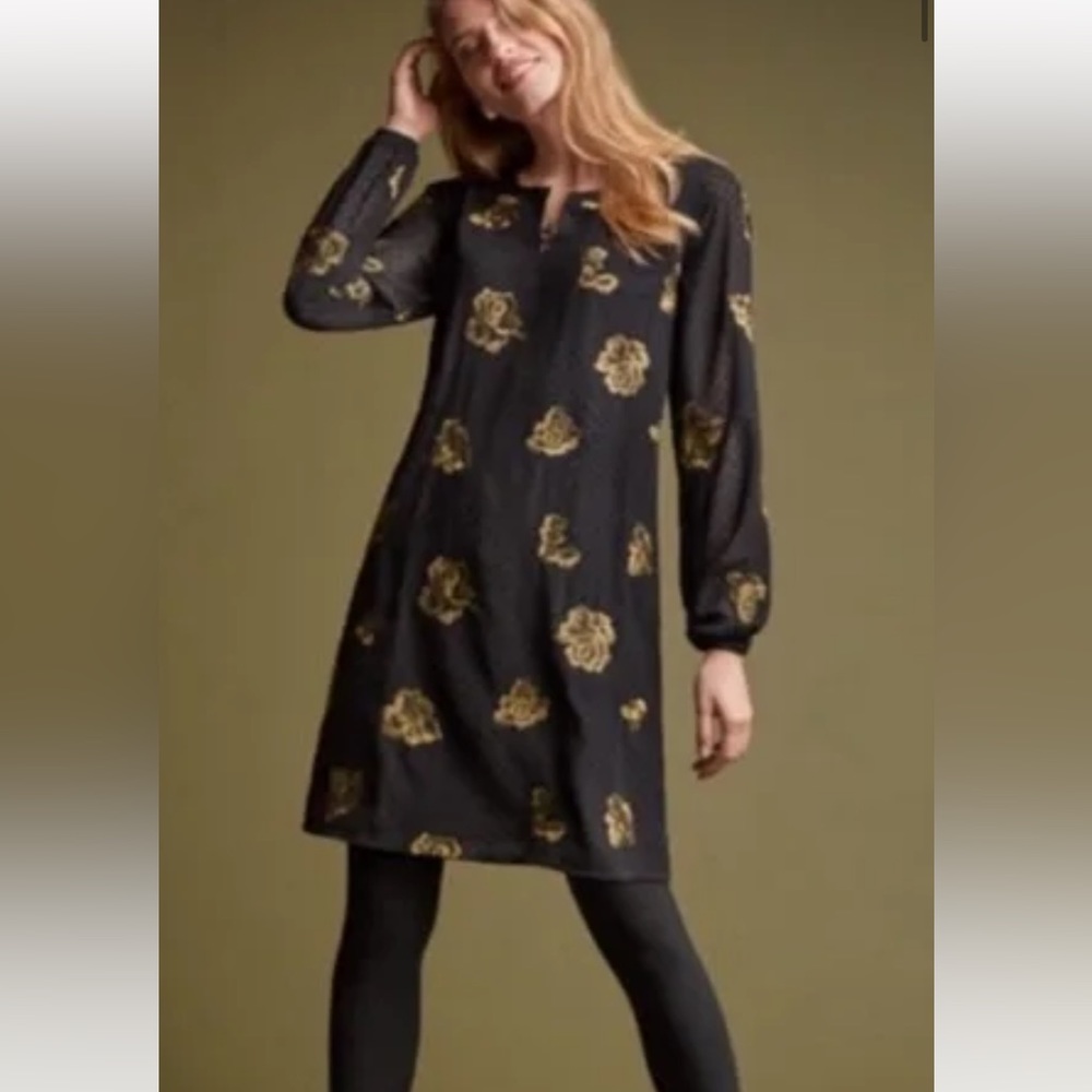 Black Floral Long-Sleeve Shift Dress